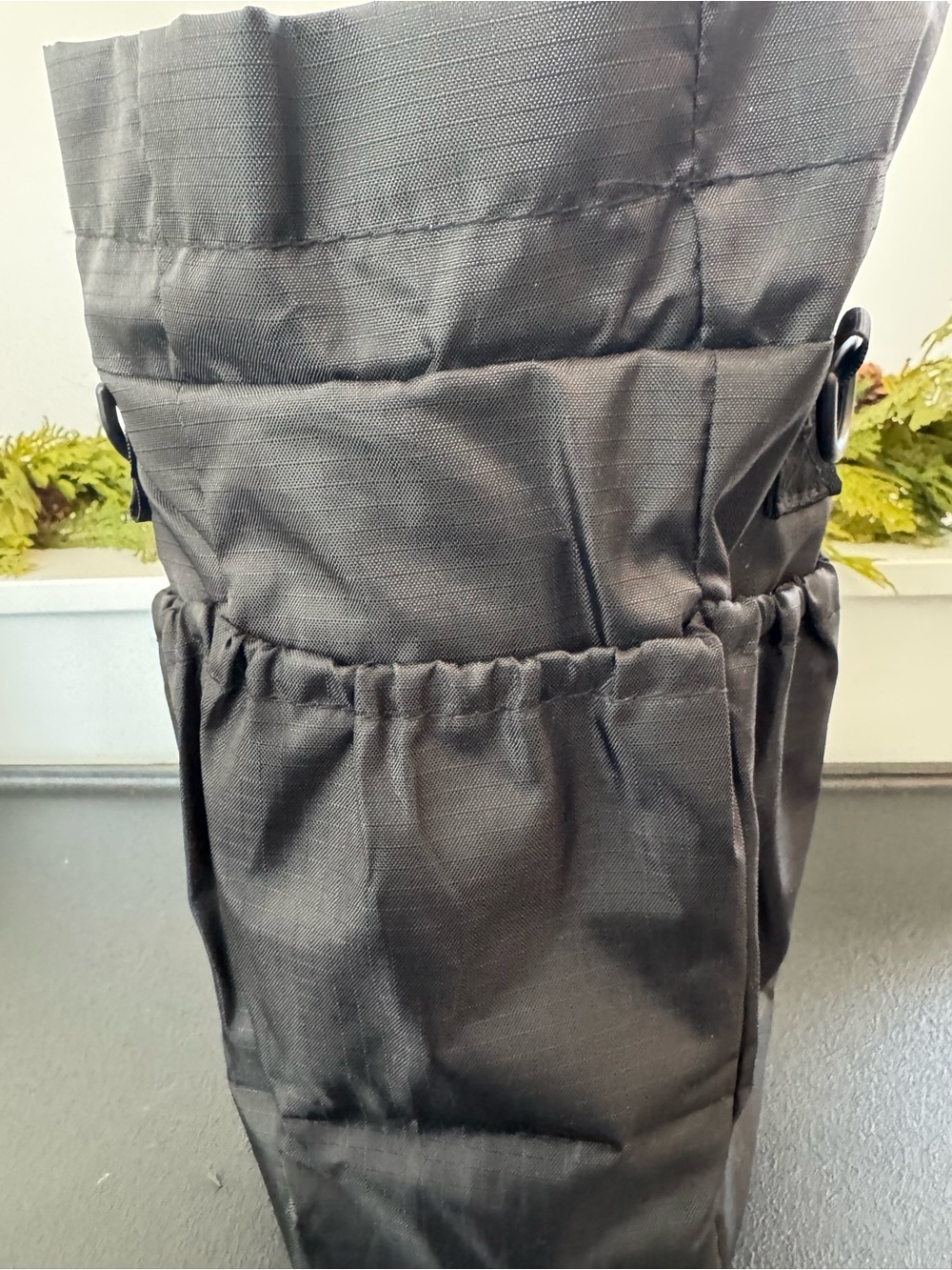 AVEDA Black water bottle Bag - Picture 4 of 5